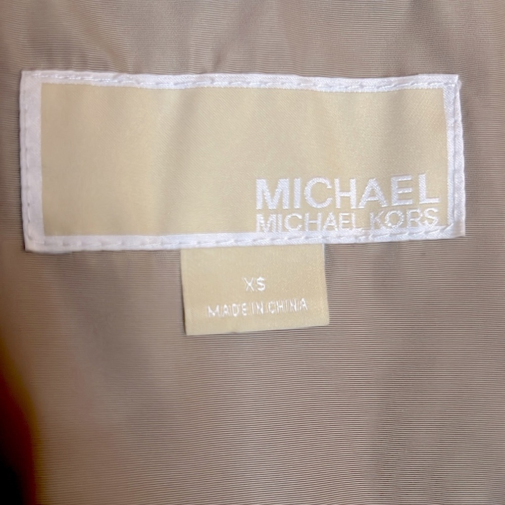 Michael Kors Lightweight Trench. - Picture 4 of 7